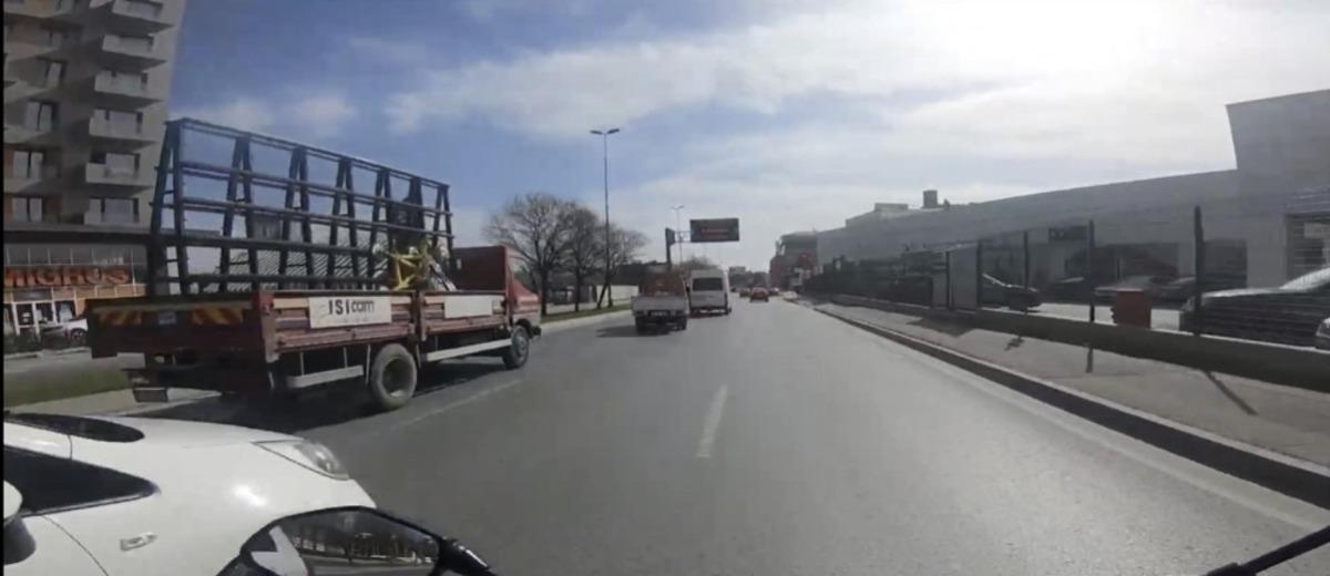 (&Ouml;zel) İstanbul&rsquo;da gen&ccedil; kadının dehşeti yaşadığı olay kamerada