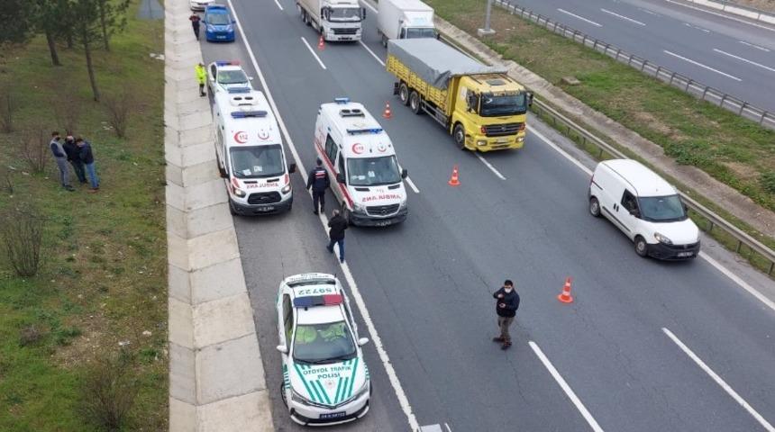 TEM otoyolunda iki kamyonet çarpıştı: 1 ağır yaralı