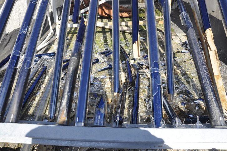 İzmir’deki dolu yağışı seraları deldi geçti G4