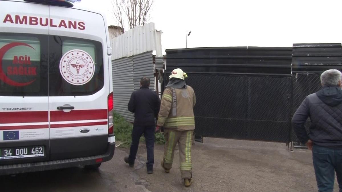 (&Ouml;zel) Pendik&rsquo;te ısınmak i&ccedil;in tinerle ateş yakan şahıs kendini yaktı