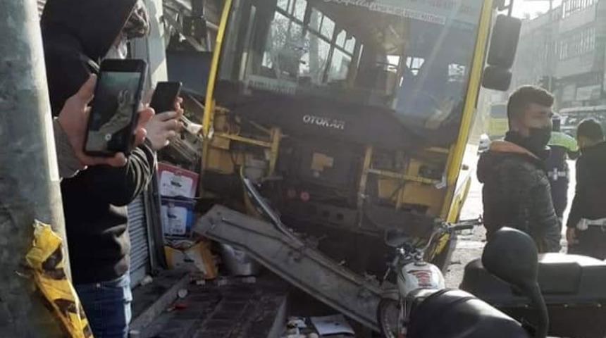 Işık ihlali yapan halk otobüsü iş yerine daldı: 1 ölü, 1 yaralı