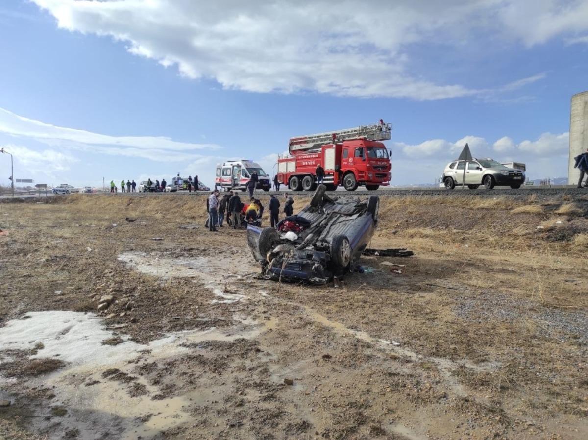 Kayseri&rsquo;de 3 aracın karıştığı kazada 7 kişi yaralandı