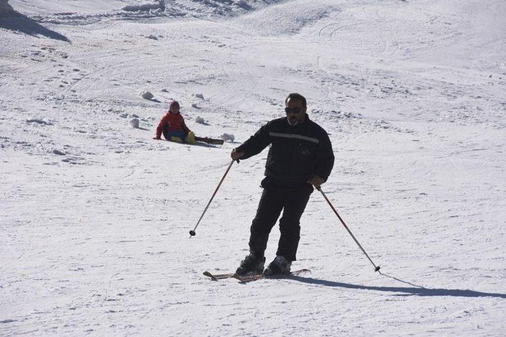 100 çocuğun kayak öğrendiği temel eğitim kursu sona erdi G2