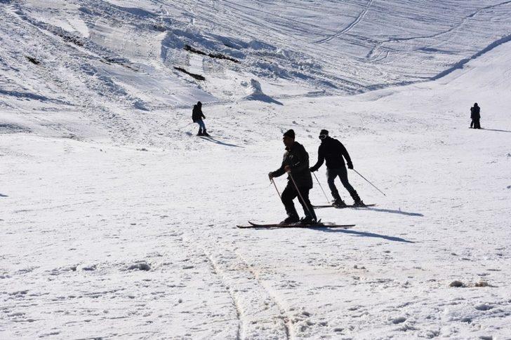 100 çocuğun kayak öğrendiği temel eğitim kursu sona erdi G4