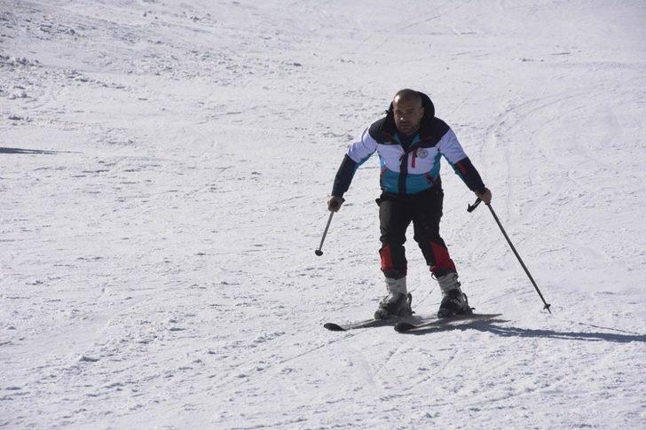 100 çocuğun kayak öğrendiği temel eğitim kursu sona erdi G5