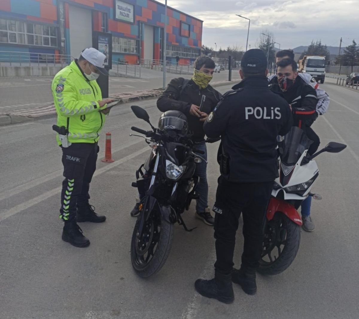 Boz&uuml;y&uuml;k&rsquo;te motosiklet s&uuml;r&uuml;c&uuml;leri denetlendi