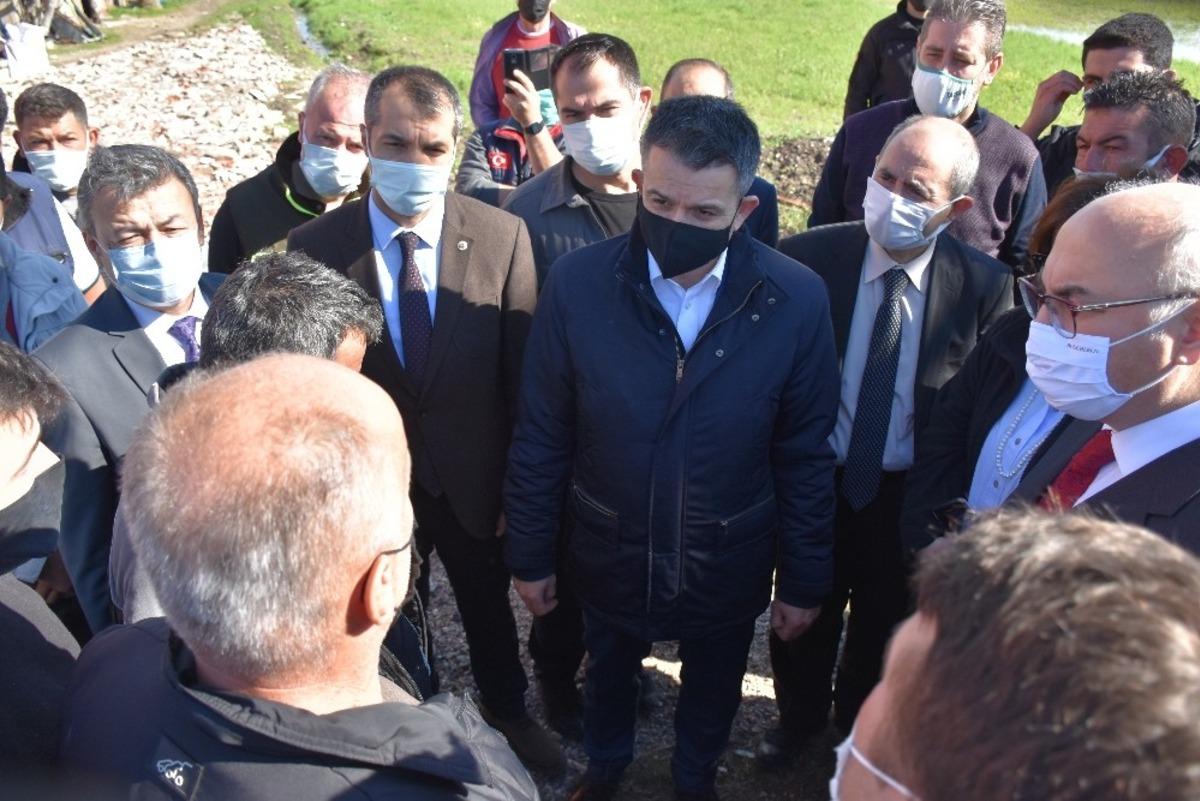 Bakan Pakdemirli&rsquo;den doludan zarar g&ouml;ren &ccedil;ift&ccedil;ilere ziyaret