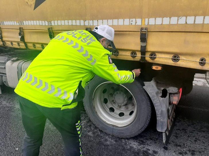 Kar yağışı öncesi araçlarda kış lastiği ve zincir denetimi G1