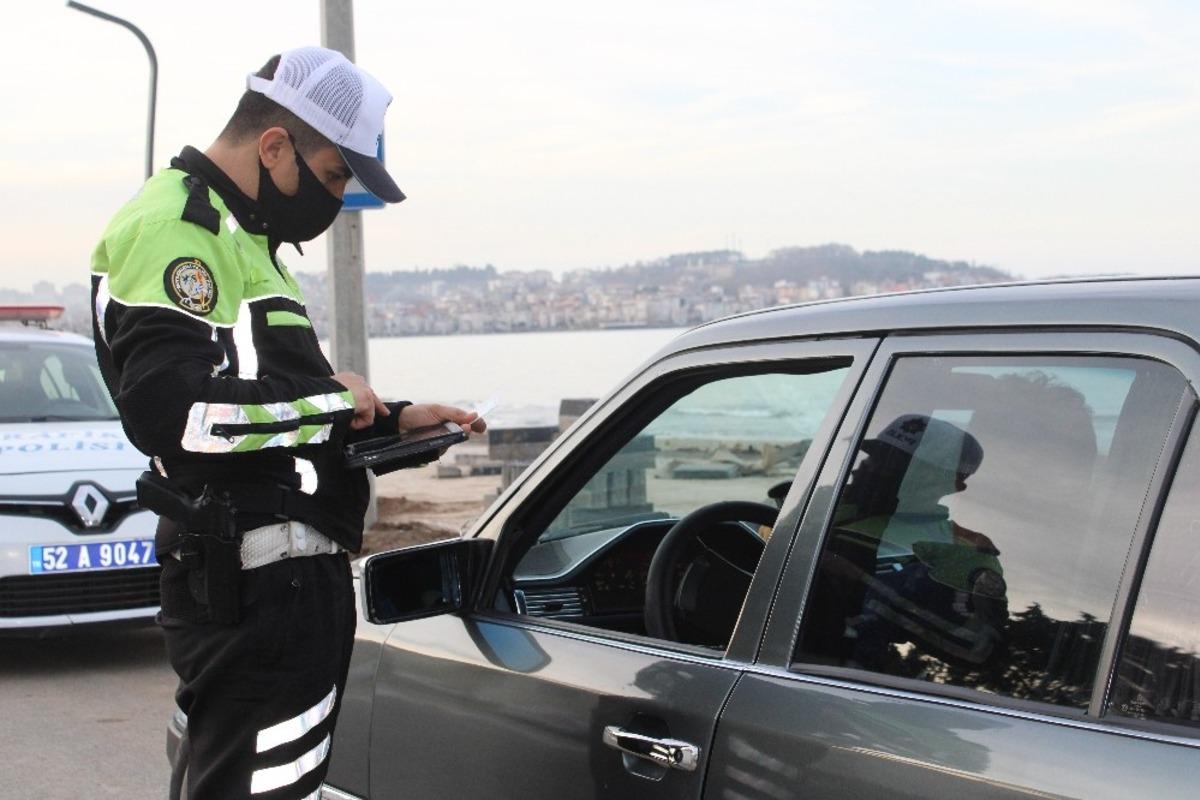 S&uuml;r&uuml;c&uuml;lere bir g&uuml;nde 2 uygulama