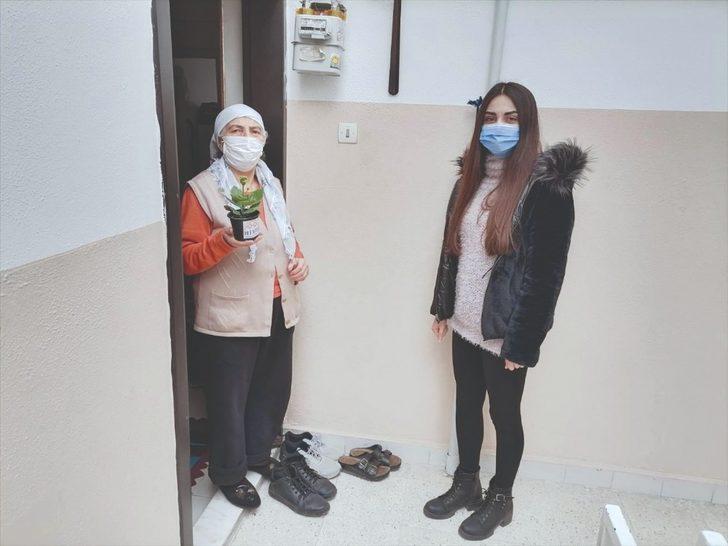 Üniversite öğrencileri pandemi döneminde büyükleri unutmadı G1