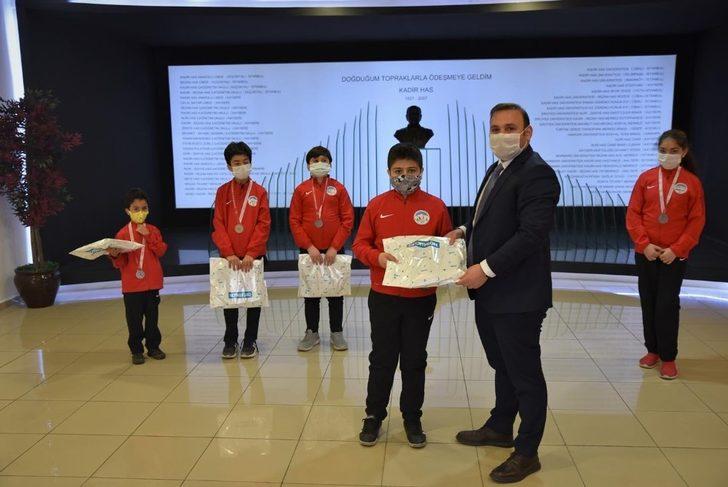 Müsabakalarda dereceye giren sporcular Spor A.Ş.’yi ziyaret etti G1