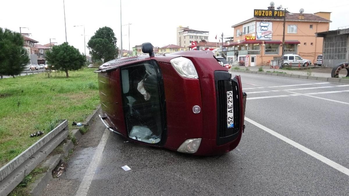 Samsun&rsquo;da takla atan aracın s&uuml;r&uuml;c&uuml;s&uuml;n&uuml; emniyet kameri kurtardı