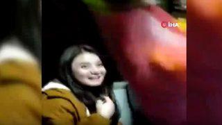 Halk otobüsünde herkesi şaşırtan evlilik teklifi