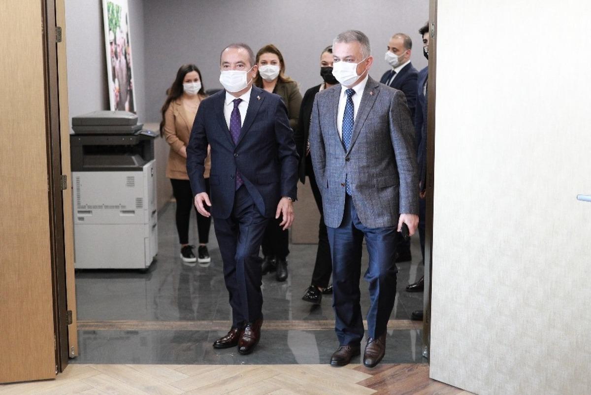 Vali Yazıcı ve Başkan B&ouml;cek Antalya&rsquo;yı konuştu