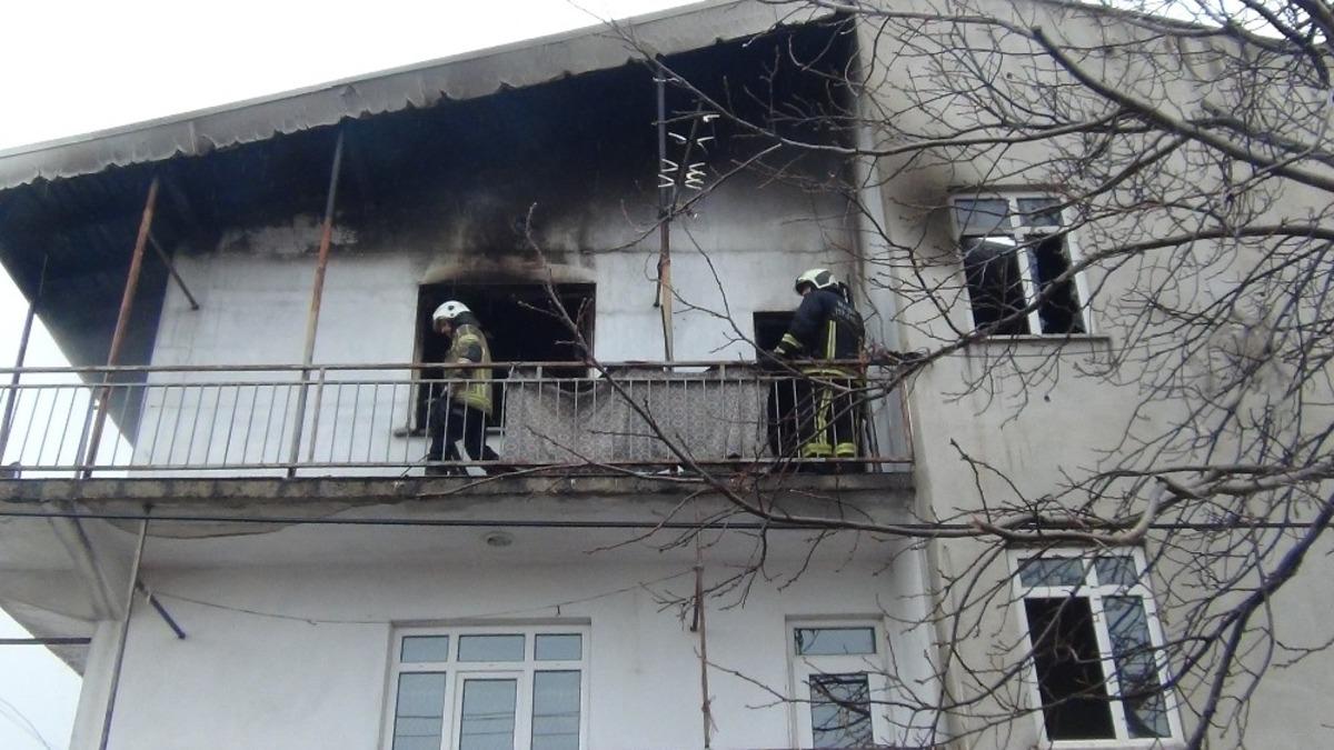 Alevlere teslim oldu, mahalle sokağa d&ouml;k&uuml;ld&uuml;