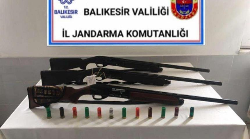 Balıkesir&rsquo;de jandarma 8 aranan şahsı yakaladı