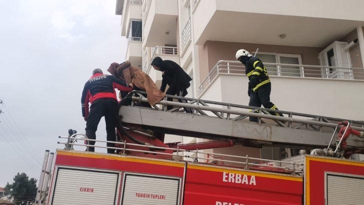 Erbaa’da apartman deposunda yangın G3