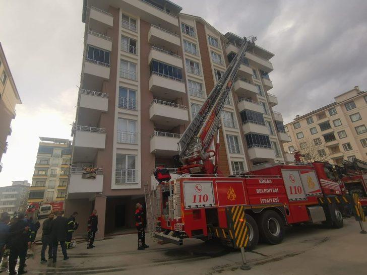Erbaa’da apartman deposunda yangın G5