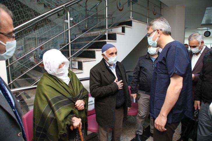 Bingöl Valisi Ekinci, Covid-19 aşısı oldu G4