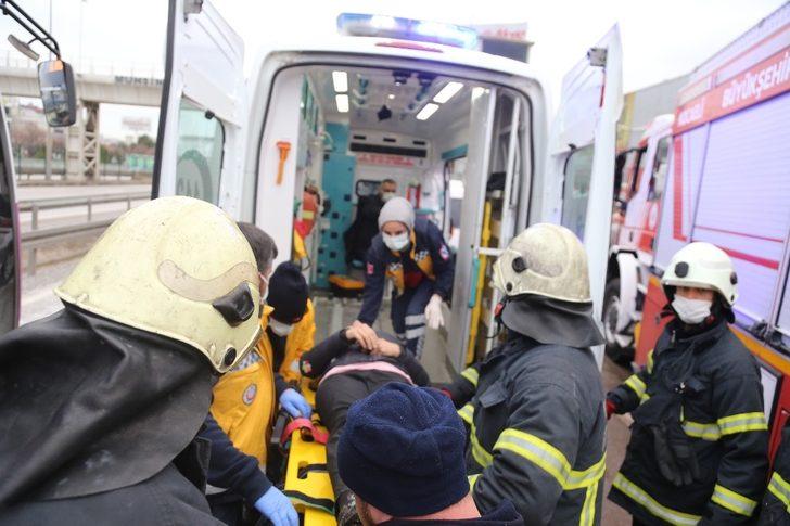 3 otomobil çarpıştı, panelvan araçta sıkışan kadını itfaiye ekipleri kurtardı G3