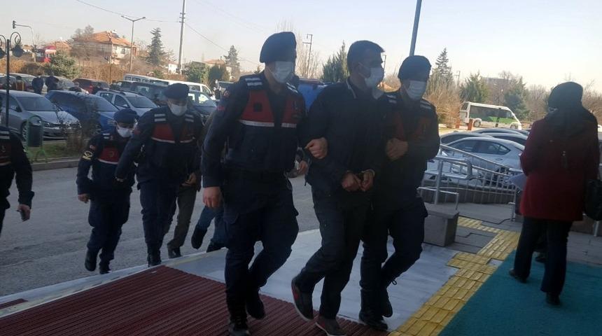 Şehit annesinin koyunlarını &ccedil;aldığı iddia edilen ş&uuml;pheliler tutuklandı
