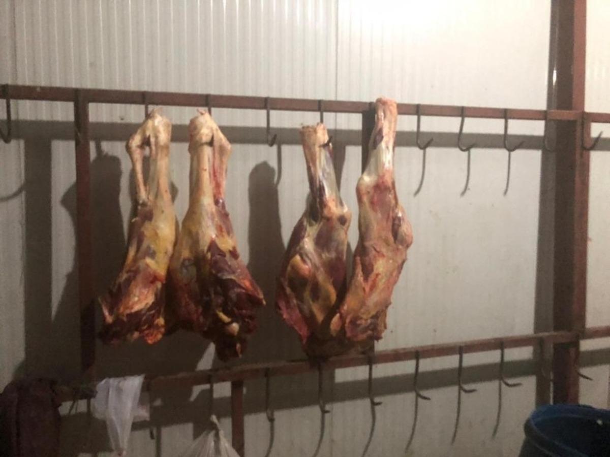 Jandarmadan yem fabrikasında ruhsatsız et &uuml;retimine baskın