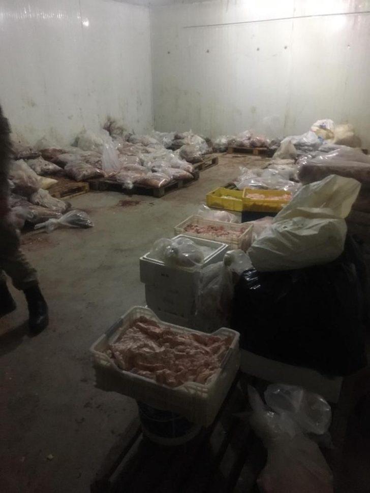 Jandarmadan yem fabrikasında ruhsatsız et üretimine baskın G5