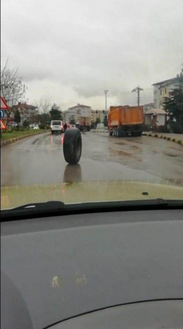 Kamyondan fırlayan lastik tehlike saçtı G3