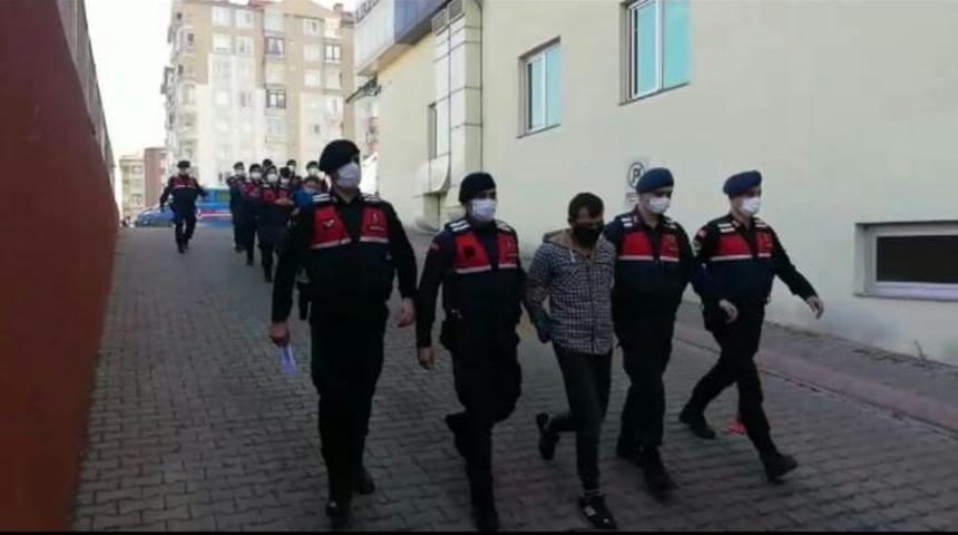 Baz istasyonu hırsızları su&ccedil;&uuml;st&uuml; yakalandı