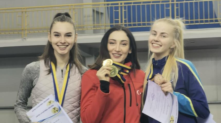 Milli atlet Tuğba Danışmaz'dan yeni Türkiye rekoru