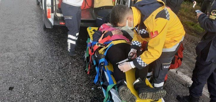 Minibüs ile kamyonet çarpıştı 4 yaralı G5