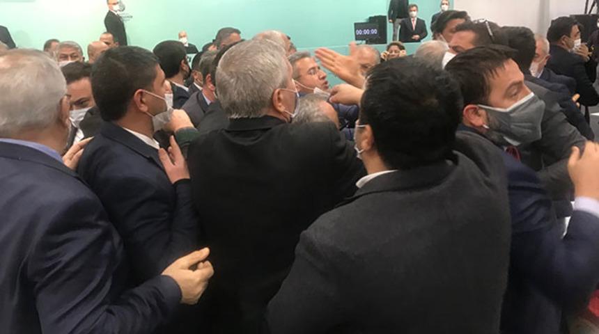 İBB Meclisi'nde gerginlik