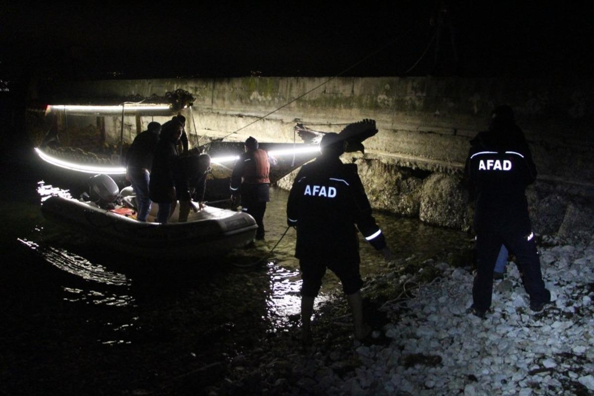 Sapanca G&ouml;l&uuml;&rsquo;nde mahsur kalan 5 vatandaşı AFAD kurtardı