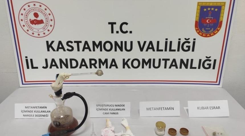 Kastamonu&rsquo;daki şahıslara uyuşturucu temin eden ş&uuml;pheli İstanbul&rsquo;da yakalandı