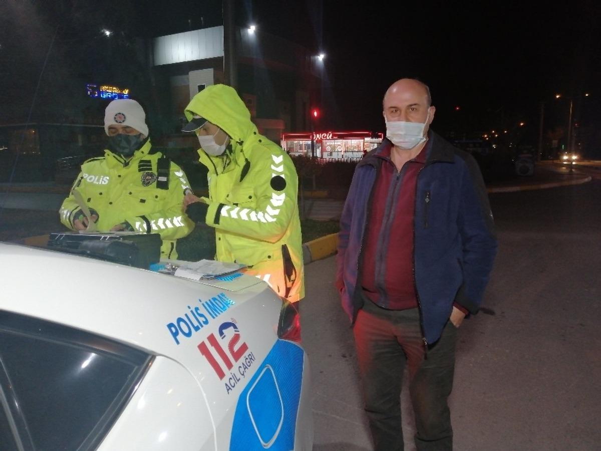 Uygulamada yakalanan alkoll&uuml; s&uuml;r&uuml;c&uuml;n&uuml;n ehliyetine el konuldu
