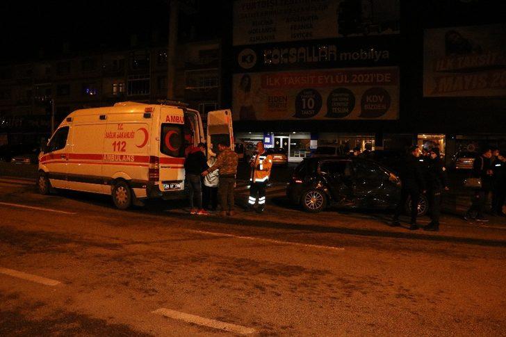 Suriye uyruklu kadın kaza yapan ambulansta doğum yaptı G4