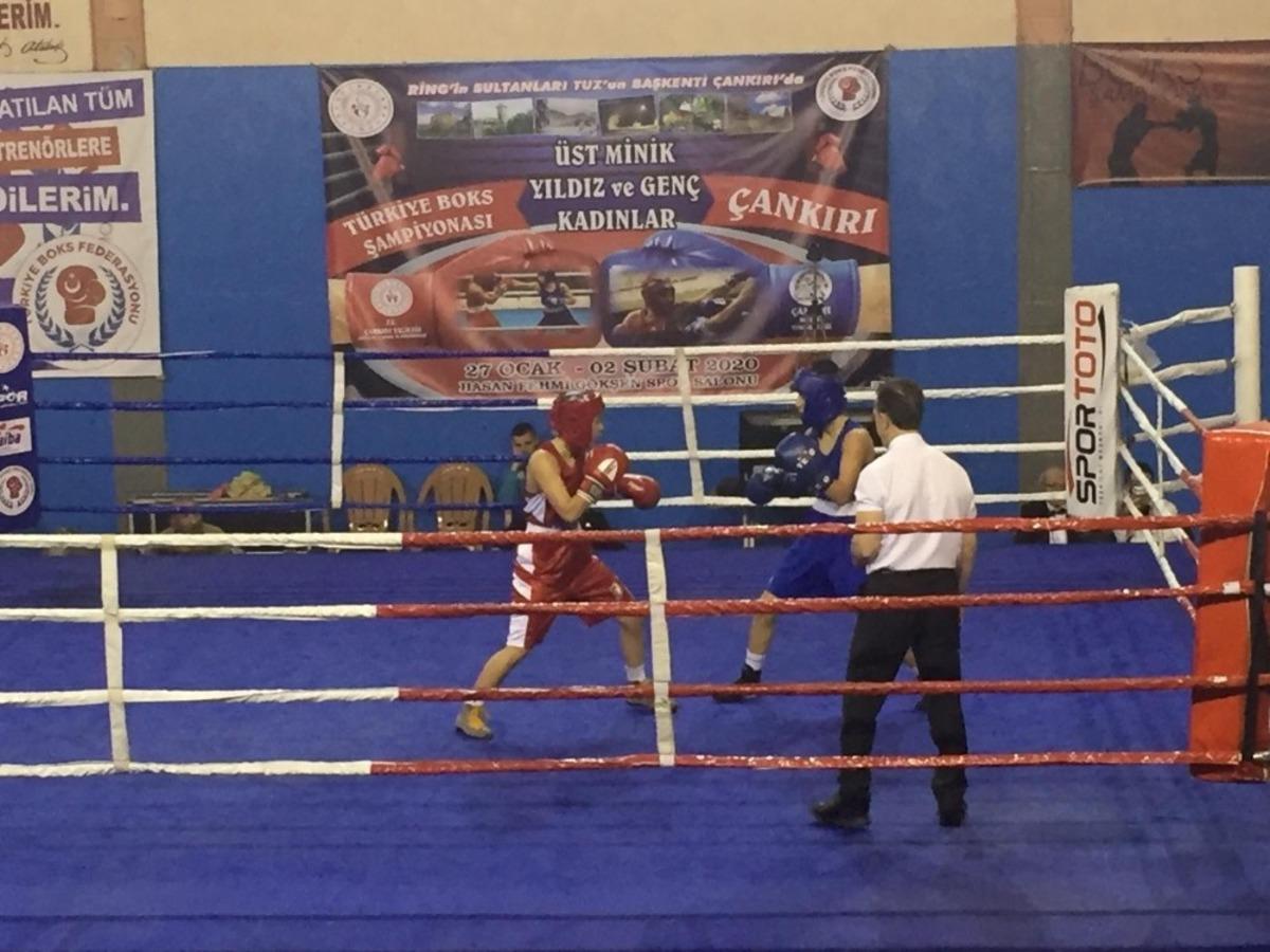 Sinoplu boks&ouml;r d&uuml;nya şampiyonası i&ccedil;in milli takım se&ccedil;melerine &ccedil;ağrıldı