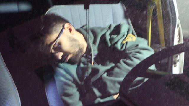 Uyurgezer hırsız polisin pes etmeyeceğini anlayınca uykusundan uyandı