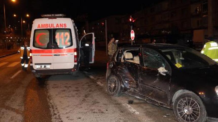 Otomobil ve ambulans çarpıştı! Hamile kadın ambulansta doğum yaptı