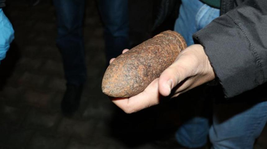 Kar temizliğinde patlamamış top mermisi buldu! Bomba imha ekibi sevk edildi