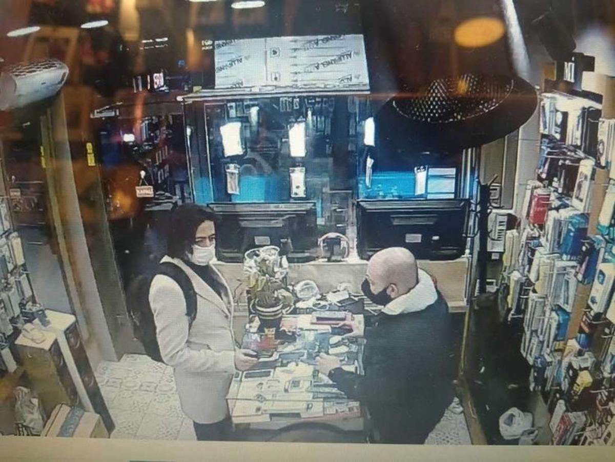 (&Ouml;zel) İstanbul&rsquo;da &ldquo;peruklu hırsız&rdquo; cep telefonunu &ccedil;aldı