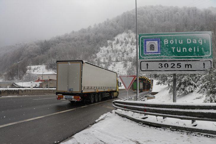 Karayolları ekipleri, Bolu Dağı'nda yoğun kar yağışına karşı teyakkuzda G2