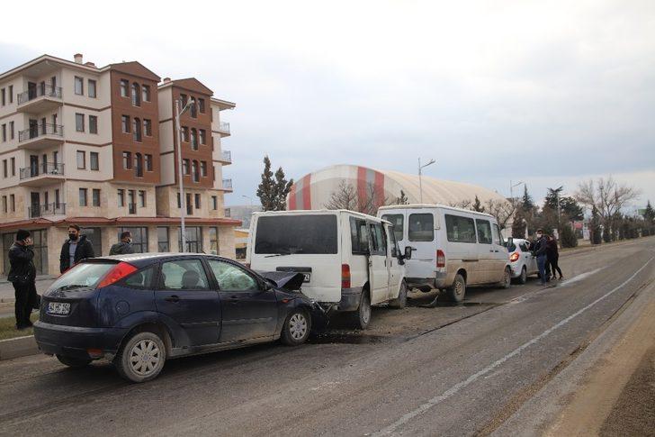 Elazığ’da zincirleme trafik kazası: 4 yaralı G1