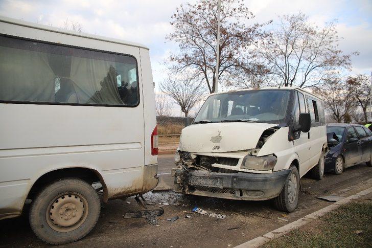 Elazığ’da zincirleme trafik kazası: 4 yaralı G3