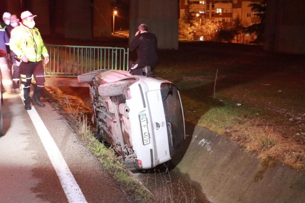 Alkoll&uuml; s&uuml;r&uuml;c&uuml; aracını kanala devirince polise &rsquo;N&ouml;bet tutuyorum&rsquo; dedi