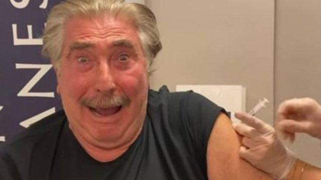 Koronavirüs aşısı olan Erdal Özyağcılar'dan esprili paylaşım! 