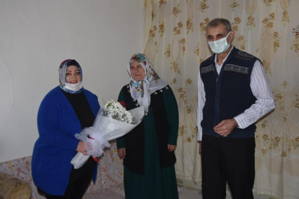 38 yıllık evli &ccedil;iften gen&ccedil;lere uzun evliliğin ipu&ccedil;ları