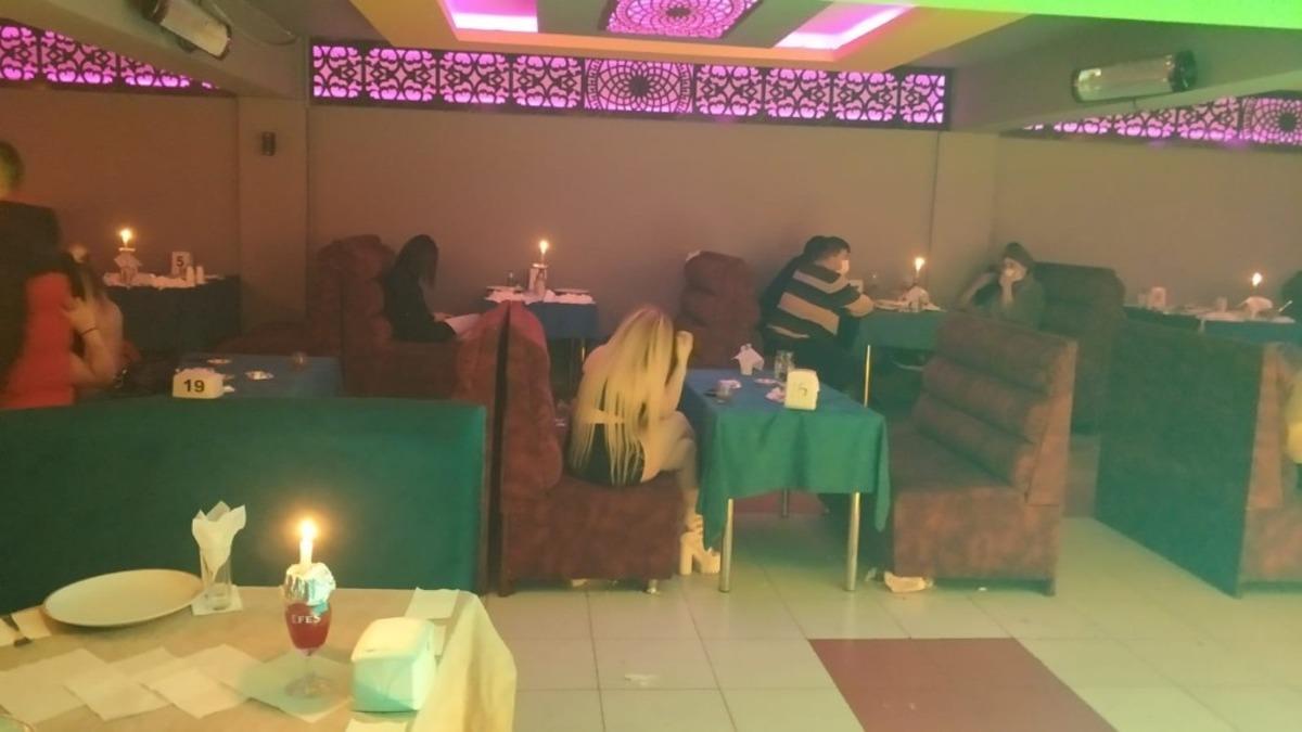 Konya&rsquo;da sokağa &ccedil;ıkma kısıtlamasında ruhsatsız gazinolara baskın