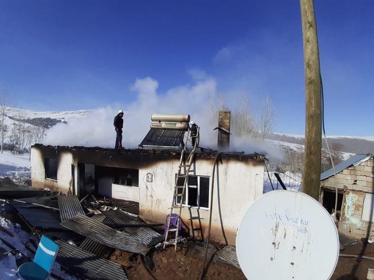 Muradiye’de ev yangını G1