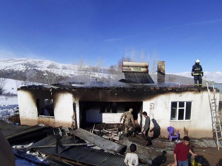 Muradiye’de ev yangını G2